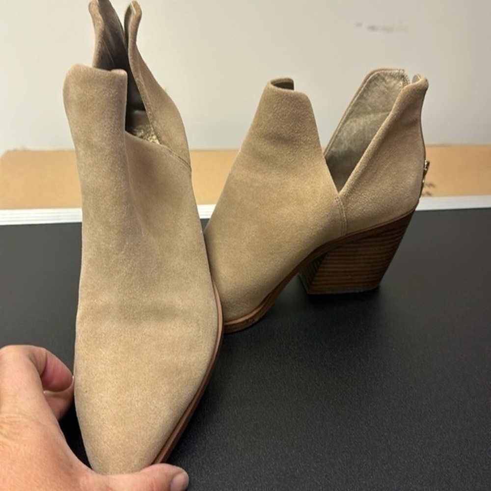Vince Camino women’s Tan genuine leather pointed toe zip up booties size 10 m